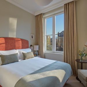 Zimmer mit Kingsize-Bett